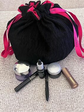 Lancome 7 piece giftset reversible pouch NWT pink and black